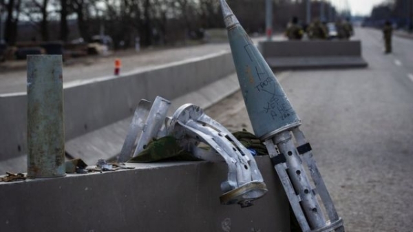 Корпус російської касетної бомби на блокпосту ЗСУ біля Миколаєва 10 березня 2022 року
