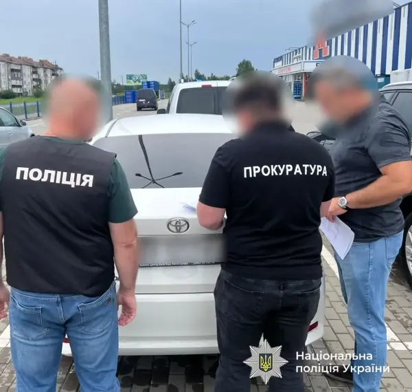 Літак і мільйони готівкою: троє депутатів місцевих рад отримали підозри за приховані активи на 25 млн грн