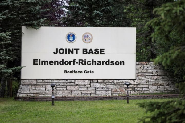 ЗМІ показали фото військової бази, де завтра зустрінуться Трамп і путін