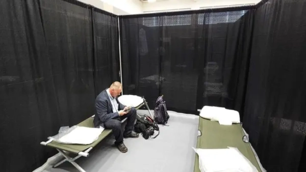 На Алясці російських пілотів і журналістів розмістили в колишньому "ковідному" шпиталі