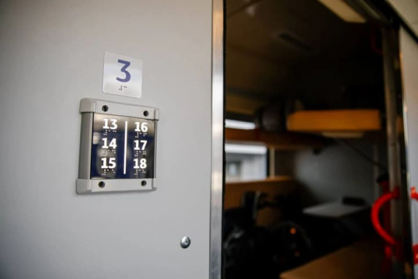 Поїзди затримуються більше ніж на 7 годин через наслідки атаки ворожого дрона, – Укрзалізниця