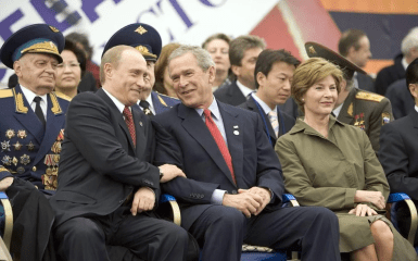 Два десятиліття тому Путін зухвало висловлював Бушу щодо “претензій Росії на Україну”.