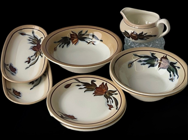 Г. Кломбицька, В. Родіонова. Посудні вироби. Будянський фаянсовий завод. 1970-ті.