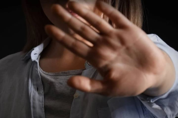 Зграя тінейджерів знущалася з 14-річної дівчини, знімаючи це на відео: розпочато розслідування – прокуратура