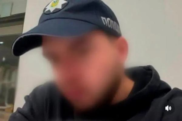 Мешканець Києва у поліцейському однострої відзняв зухвале відео заради вподобайок та був оштрафований.