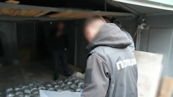 У Києві та двох областях проведено 16 обшуків: викрито велику схему реалізації психотропних речовин на&hellip;