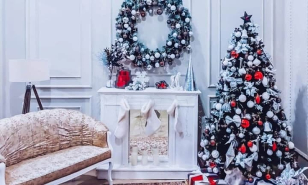 Оптимальне розміщення ялинки для безпеки та радості.