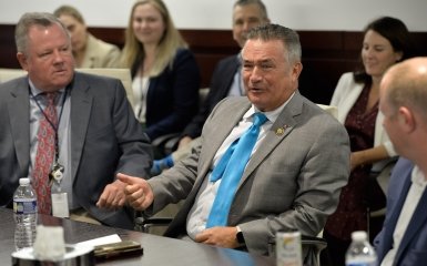 Бейкон, республіканець, розгніваний позицією Трампа щодо України.