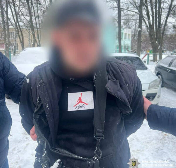 У Харкові чоловік відкрив вогонь по військовослужбовцю ТЦК, нападника схоплено – поліція.