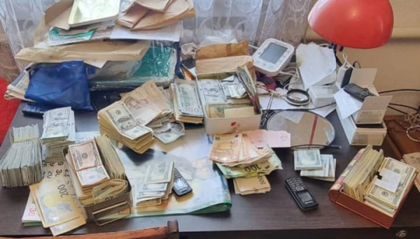Заробила понад 300 тис. доларів США на "ухилянтах": затримано голову ВЛК на Дніпропетровщині