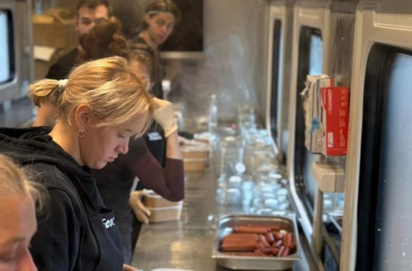 У Києві розгорнуть 50 мобільних кухонь з гарячою їжею - Свириденко