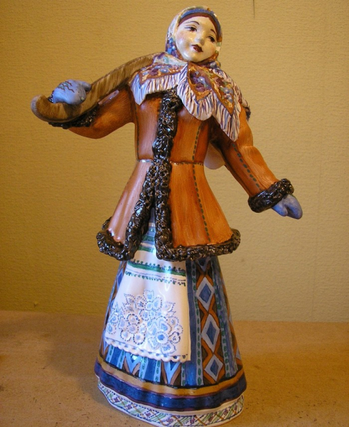 Скульптуру «Галя» Фелії Фальчук у розписі Олени Жернової цікаво розглядати у деталях