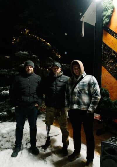 Київ: мобільні “пункти незламності” від трійки ветеранів