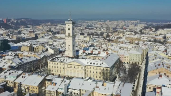 У Львові російський дрон пошкодив вітражі історичного храму