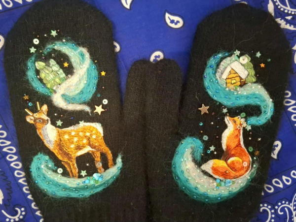 Рукавички з оленем та лисичкою казково красиві. Вони створюють особливий святковий настрій