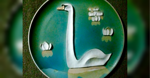 “Роботи Віталія Колісника з кераміки заспокоюють погляд”, — думка колекціонерки Людмили Карпінської-Романюк.