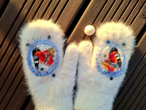 Снігурі та червона калина – дуже гарне поєднання