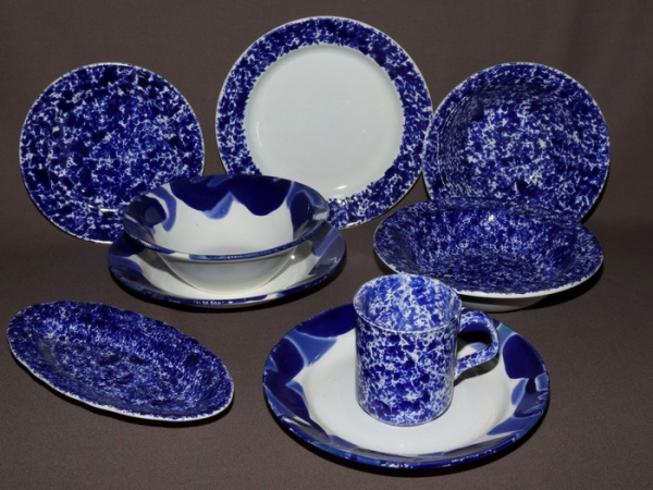 Людмила Райковська. Набір посуду. Кам’янобрідський фаянсовий завод. 2000-ні роки
