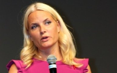 Спадкоємиця норвезького престолу приносить публічні вибачення за знайомства з Епштейном