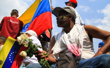 Влада Венесуели випустила на волю кількадесят політв’язнів режиму Мадуро.