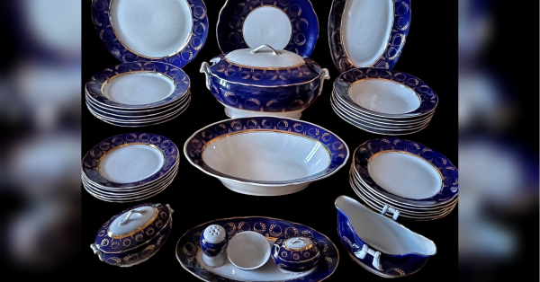 Ключові моменти при сервіруванні столу кобальтовим посудом, — колекціонерка Людмила Карпінська-Романюк.
