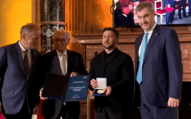 Відзнака народу України. Зеленському вручено нагороду імені ініціатора Мюнхенської конференції з безпеки.