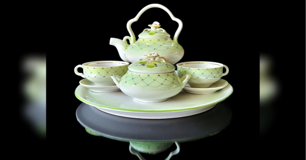 “Чайний набір із рельєфними квітами “Тет-а-тет” вражає елегантністю”, – колекціонерка Людмила Карпінська-Романюк.