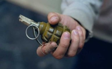 У Чернівцях: при розтині загиблого солдата знайдено гранату, що не вибухнула.