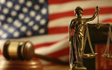 Американський суд примусив адміністрацію Трампа поновити діяльність “Голосу Америки”.