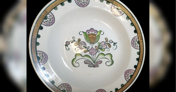 Ймовірно, і у вашому домі є фаянсові тарелі, декоровані художницею Асею Мікеєвою, —…