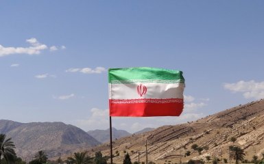 Іран показав кадри з безпілотниками та ракетами, реагуючи на слова Трампа.