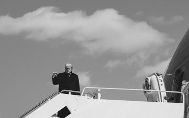 Трамп зняв обмеження щодо іранської нафти.