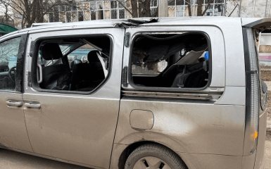 Удар російського дрона по евакуаційному транспорту на Донеччині: жертви та травмовані