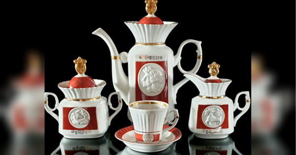 “Сервіз «Орфей» ніби повертає нас у стародавню Елладу”, — збирачка Людмила Карпінська-Романюк