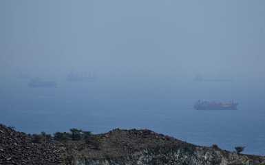В Ормузькій протоці, неподалік Ірану та Оману, три судна-контейнеровози зазнали атаки.