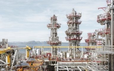 ЄС запроваджує ембарго на російський зріджений газ.