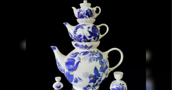 Витонченість кобальтових квітів на порцеляні полонить, — колекціонерка Людмила Карпінська-Романюк.