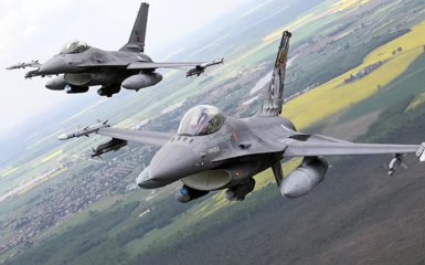 Польські F-16 супроводили два російські Су-30 над Балтійським морем.