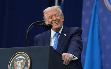 Американський суд вирішив вилучити прізвище Трампа з найменування Центру Кеннеді.