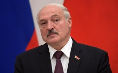 Крепиться до кінця. Лукашенко опирається відкриттю Путіним ще одного фронту проти України.