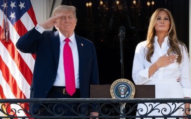 Трамп нарікає: Меланія не дозволяє танцювати під “гей-гімн”.