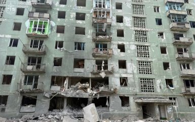 Російська авіація завдала ударів по багатоповерхових будинках у Дружківці, внаслідок чого постраждало п’ятеро осіб.