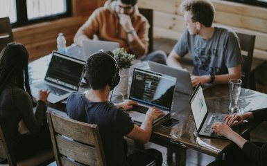 Штучний інтелект розіграв молодь — вони позбуваються основних умінь