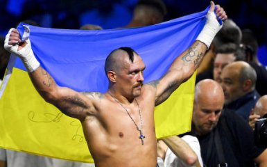Усик сенсаційно відмовився від усіх чемпіонських поясів