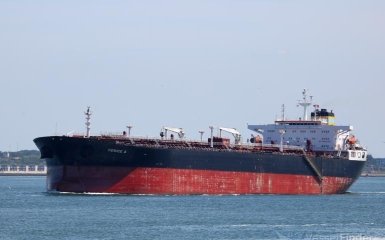 Українські захисники уразили російський танкер, що належить до “тіньового флоту”, в акваторії Чорного моря