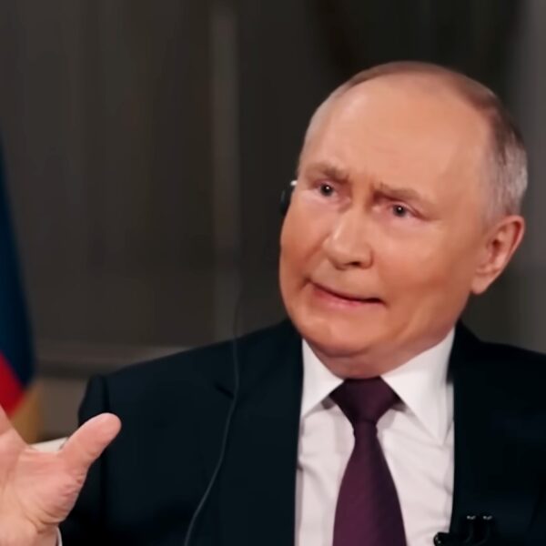 Паливна змова: експерт оцінив, чи може дефіцит бензину бути підготовкою відставки путіна