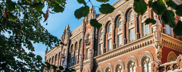 У липні чисті резерви Національного банку знизилися до 36,3 мільярда доларів.