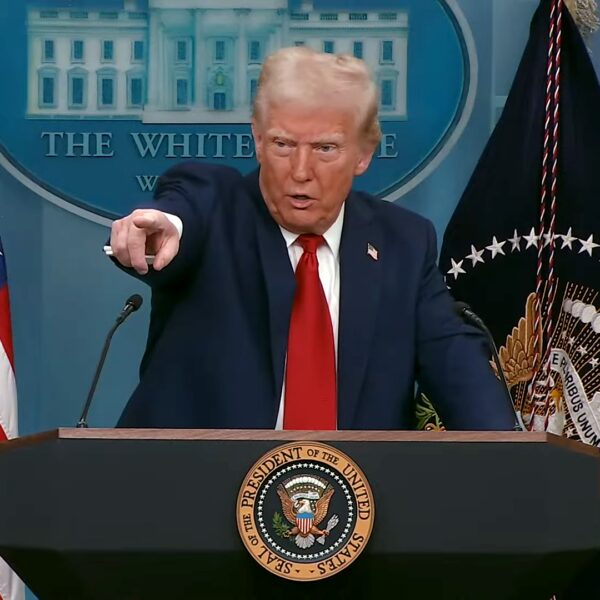 «Трамп може перейти до жорстких дій»: експерт оцінив, чим США можуть натиснути на Україну та рф для миру