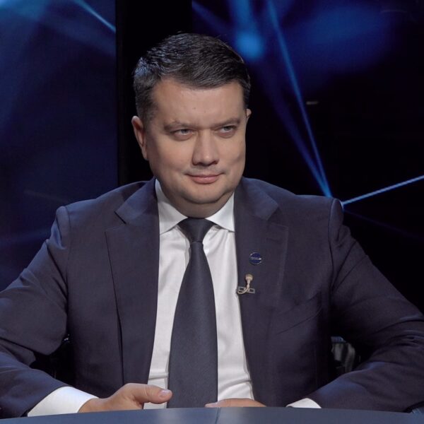 Разумков пояснив, чому не варто пов’язувати оподаткування посилок з фінансуванням ЗСУ