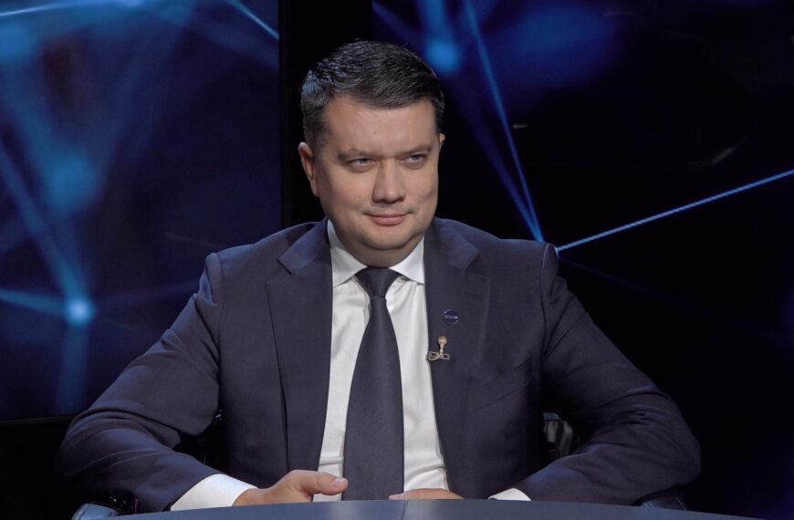 Разумков пояснив, чому не варто пов’язувати оподаткування посилок з фінансуванням ЗСУ